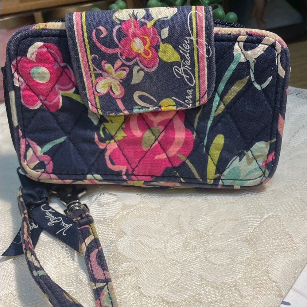 🚦🚦🚦3 for 12$🚦🚦🚦Vera Bradley Navy Floral Quilted Wristlet